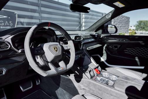 2024 Lamborghini Urus Performante