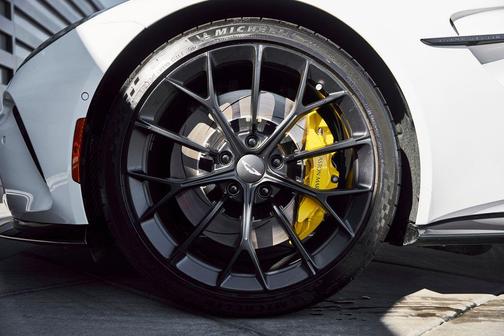 2025 Aston Martin Vantage Base