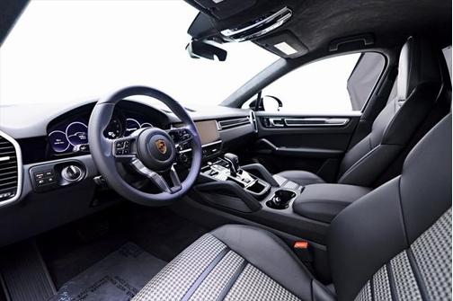 2023 Porsche Cayenne Platinum Edition