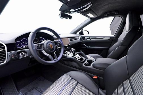 2023 Porsche Cayenne Platinum Edition