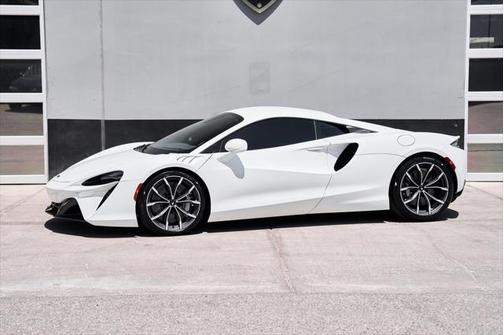 2023 McLaren Artura