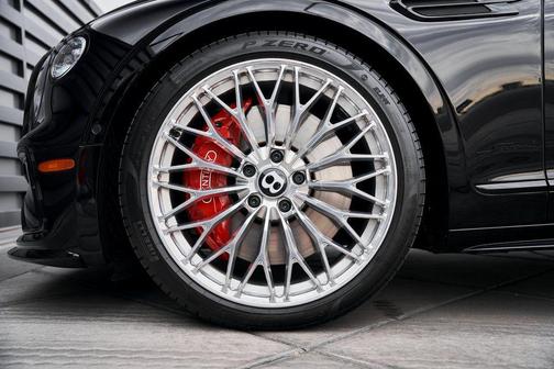 Beluga 2025 Bentley Flying Spur Speed