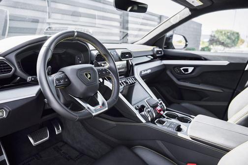 2024 Lamborghini Urus S