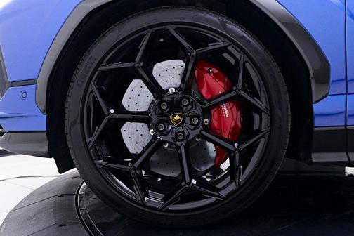 2024 Lamborghini Urus Performante