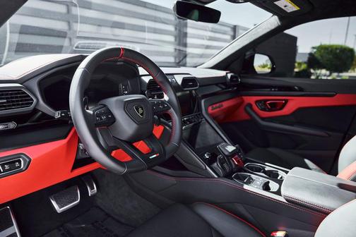 Bianco Monocerus 2023 Lamborghini Urus S
