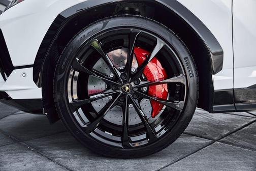 Bianco Monocerus 2023 Lamborghini Urus S