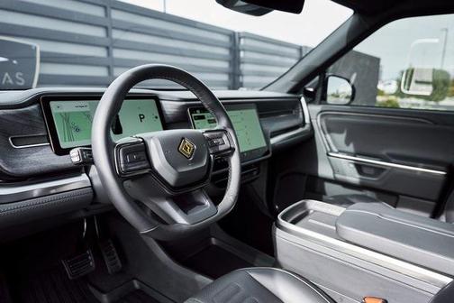 2025 Rivian R1S Adventure