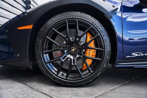 Blu Astraeus Metallic 2023 Lamborghini Huracan Sterrato Base