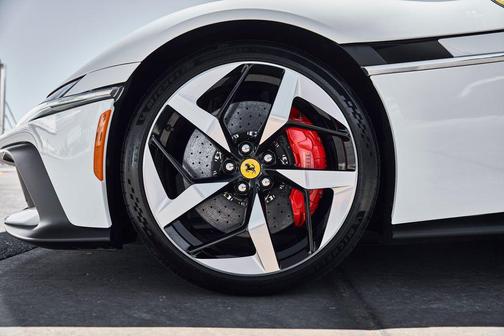 Bianco Avus 2025 Ferrari 12Cilindri Base