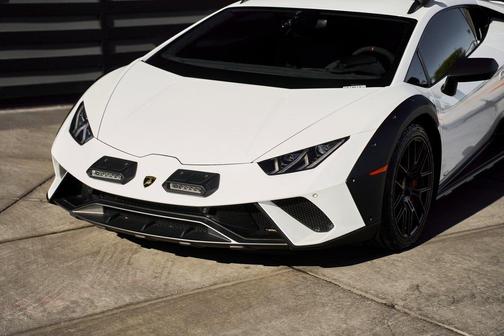 2023 Lamborghini Huracan Sterrato Base