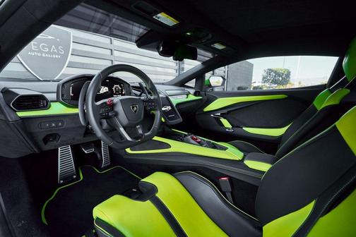 2024 Lamborghini Revuelto Base