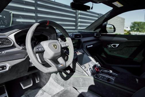 2024 Lamborghini Urus Performante