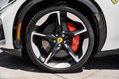Bianco Avus 2025 Ferrari Purosangue Base