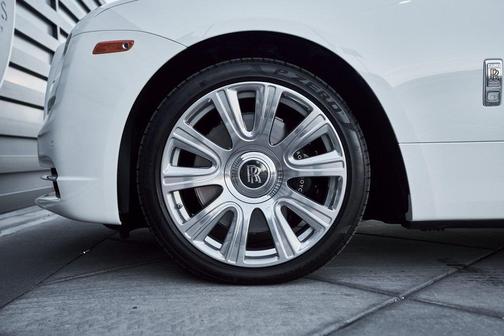 2017 Rolls-Royce Dawn Base