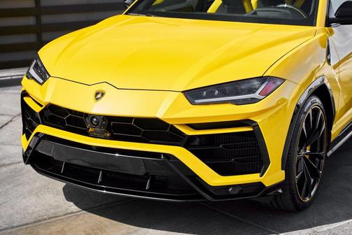 2021 Lamborghini Urus Pearl Capsule