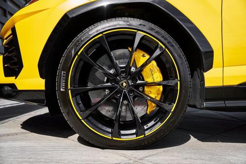 2021 Lamborghini Urus Pearl Capsule