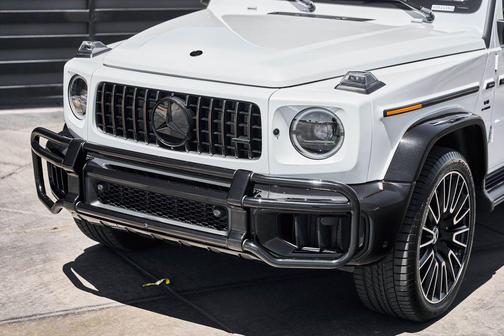 MANUFAKTUR Moonlight White Metallic 2026 Mercedes-Benz AMG G 63 G 63 AMG