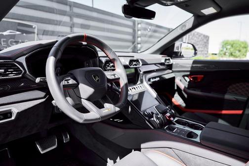 2024 Lamborghini Urus Performante