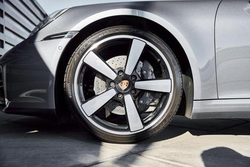 2025 Porsche 911 Carrera