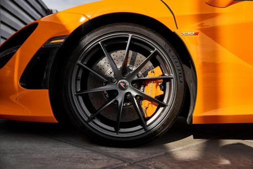 2018 McLaren 720S Base