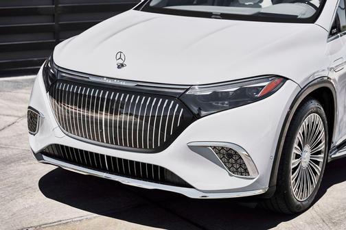 MANUFAKTUR Alpine Grey 2025 Mercedes-Benz Maybach EQS 680 4MATIC