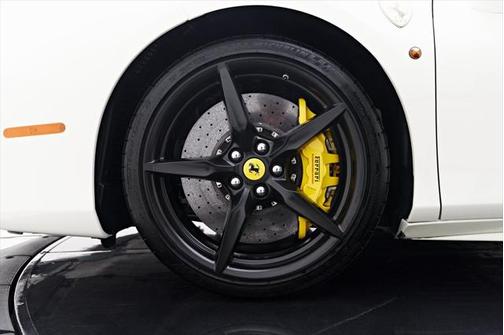 2019 Ferrari 488 Spider Base