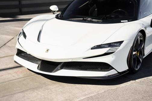 2023 Ferrari SF90 Stradale Base
