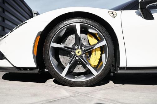 2023 Ferrari SF90 Stradale Base