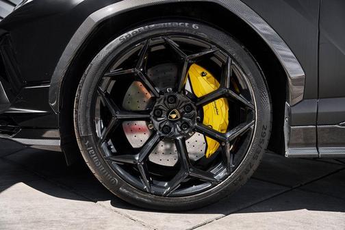 2024 Lamborghini Urus Performante
