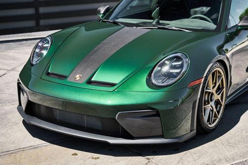 Oak Green Metallic Neo 2025 Porsche 911 GT3