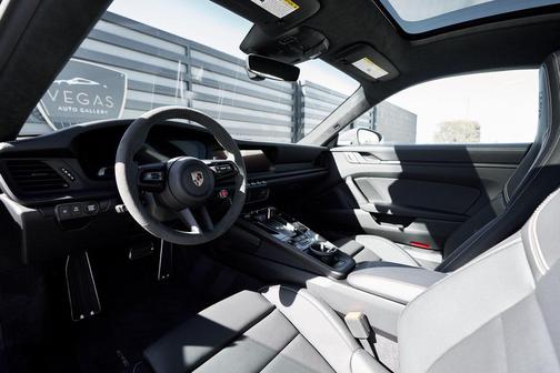 2025 Porsche 911 Carrera 4 GTS