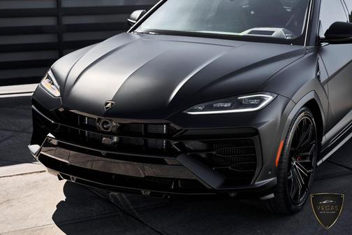 Nero Nemesis Matt 2026 Lamborghini Urus SE