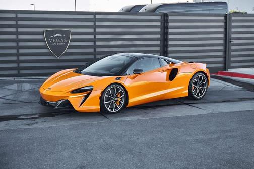 2025 McLaren Artura Performance