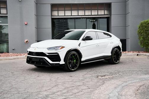 2022 Lamborghini Urus Graphite Capsule