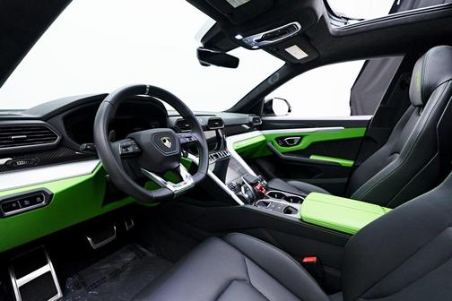 2022 Lamborghini Urus Graphite Capsule