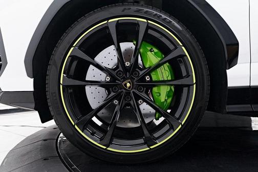 2022 Lamborghini Urus Graphite Capsule