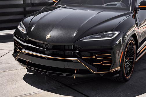 Nero Helene Metallic 2025 Lamborghini Urus SE