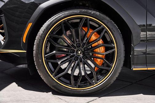 Nero Helene Metallic 2025 Lamborghini Urus SE