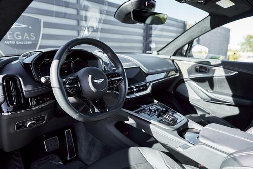 2025 Aston Martin DBX 707