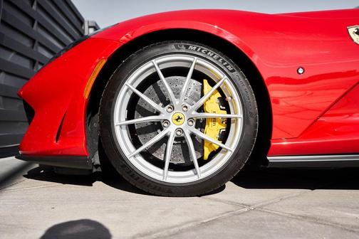 2018 Ferrari 812 Superfast Base