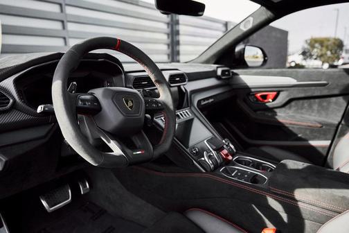 2023 Lamborghini Urus Performante
