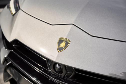 2023 Lamborghini Urus Performante