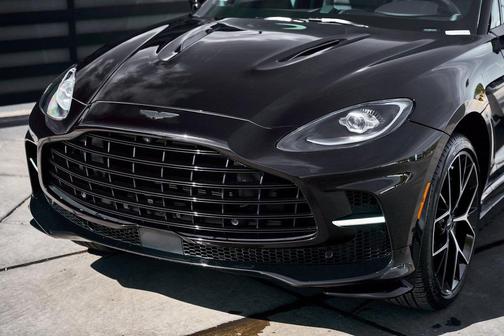 2025 Aston Martin DBX 707