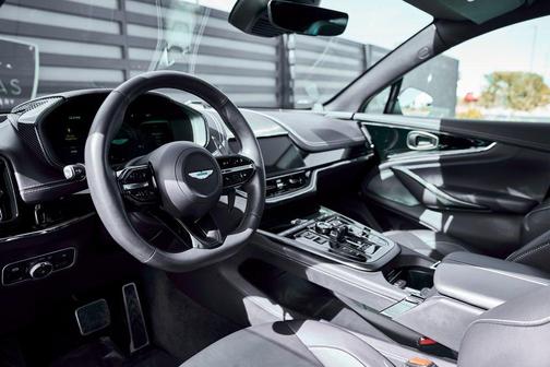 2025 Aston Martin DBX 707