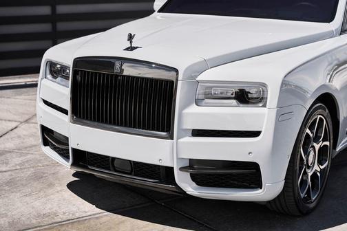 Tempest Gray 2024 Rolls-Royce Cullinan Black Badge