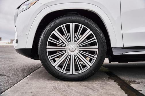 MANUFAKTUR Moonlight White Metallic 2026 Mercedes-Benz Maybach GLS 600 4MATIC