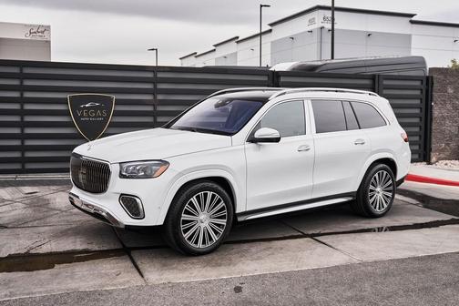 MANUFAKTUR Moonlight White Metallic 2026 Mercedes-Benz Maybach GLS 600 4MATIC