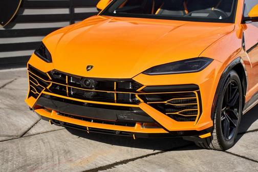 2025 Lamborghini Urus SE