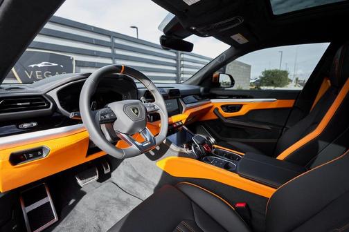 2025 Lamborghini Urus SE