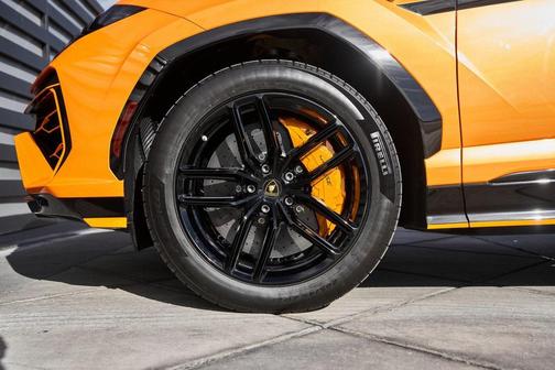 2025 Lamborghini Urus SE